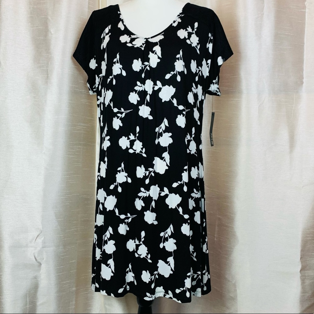 NWT Apt. 9 Intimates Floral Print B&W Nightgown